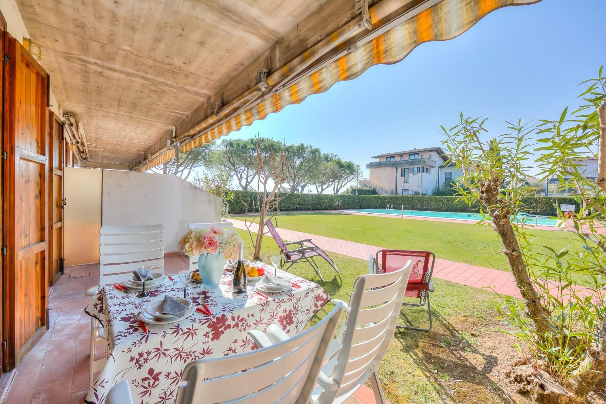 Lella Apartment Front Beach Garda Lake - Happy Rentals Sirmione Exterior photo